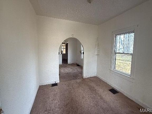 5th image of 70 Briar Hill Rd