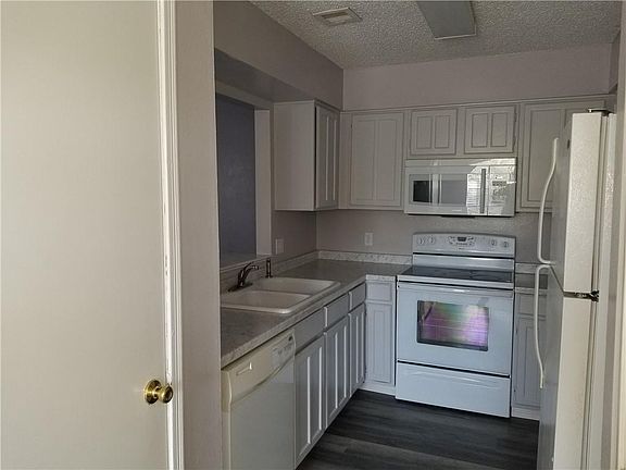 3rd image of 4401 River Valley Dr APT 601