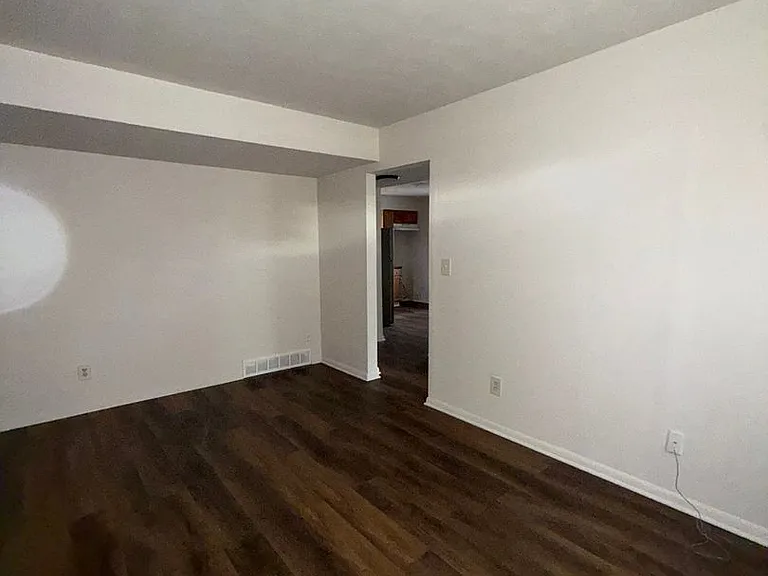 4844 Taylor St — Photo 6
