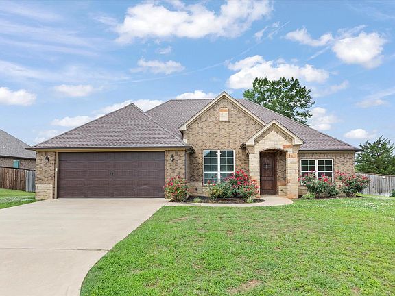 2nd image of 230 Saddle Brook Cir