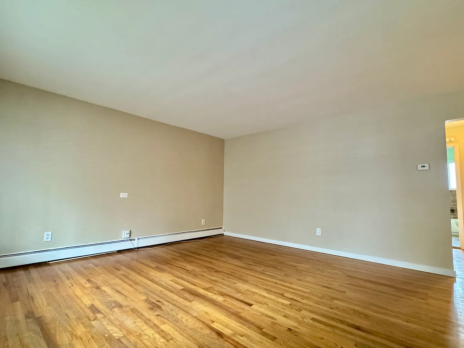 2 bed, 900 sqft, $1,300 — Photo 3