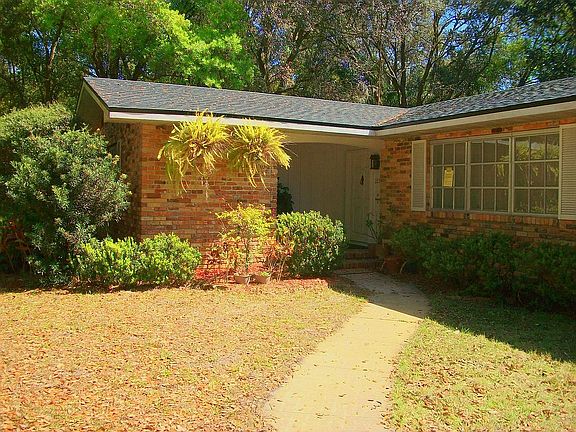 3rd image of 2232 Holly Ln
