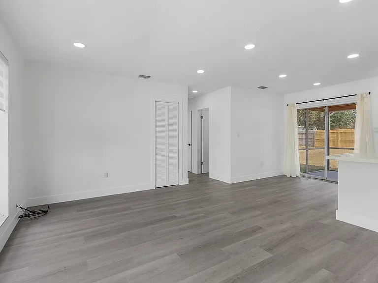 22163 Hernando Ave — Photo 19