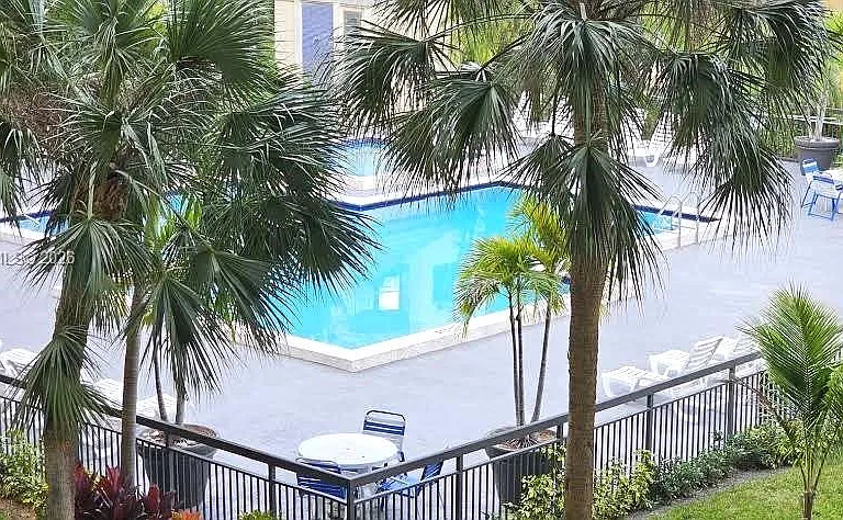 8290 Lake Dr #332 — Photo 3