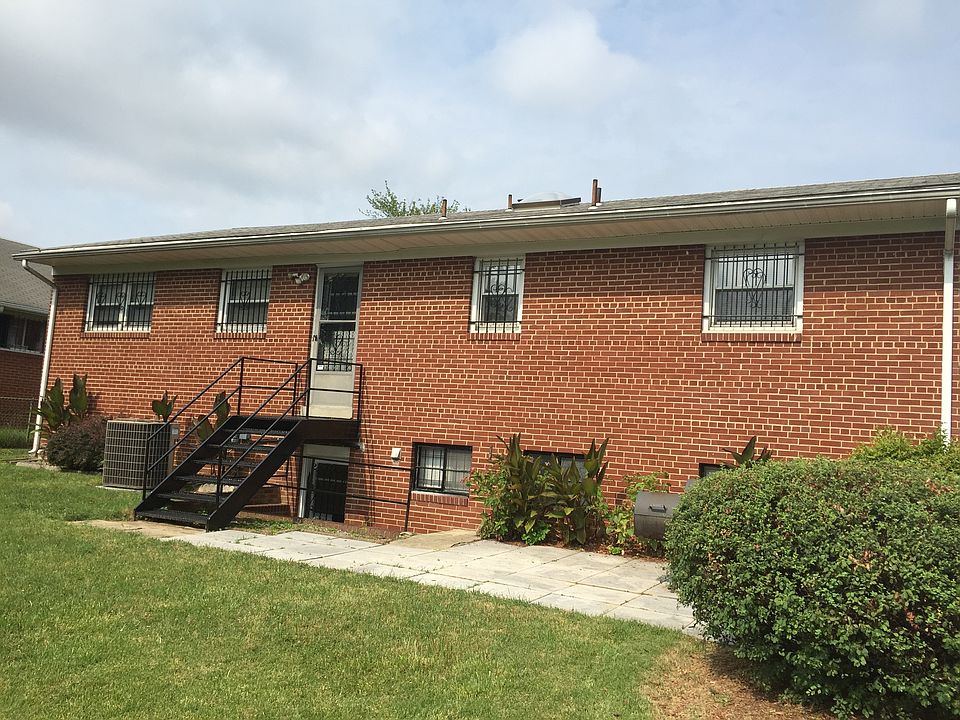 2nd image of 4405 20th St NE