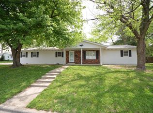 226 S Grand Ave, Nashville, IL 62263