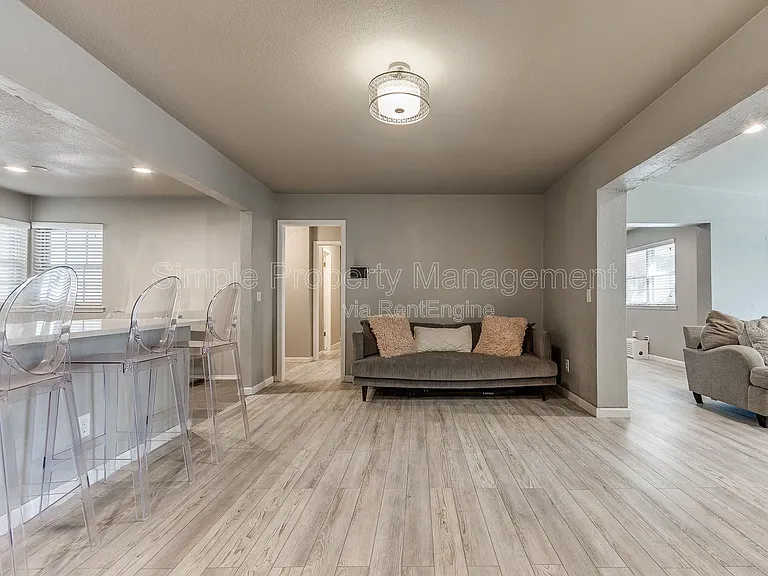 4136 NW 61st Ter — Photo 14