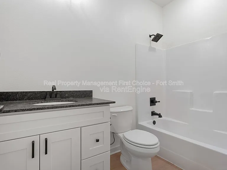 8900 Cambria Cir #B — Photo 9