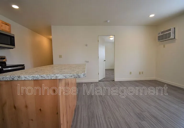 801 W Villard St #37 — Photo 10