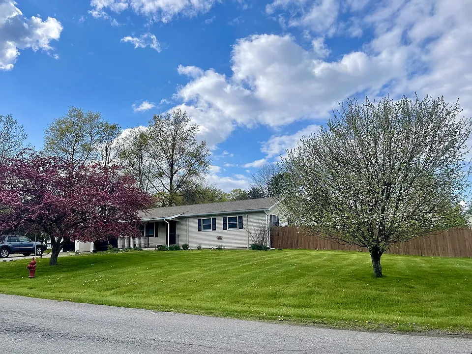 1 Greentree Rd