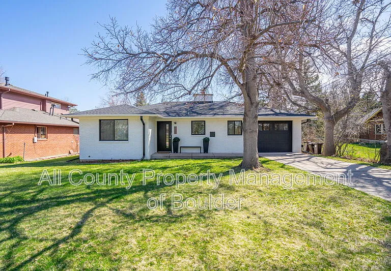 1330 Cedar Ave — Photo 2