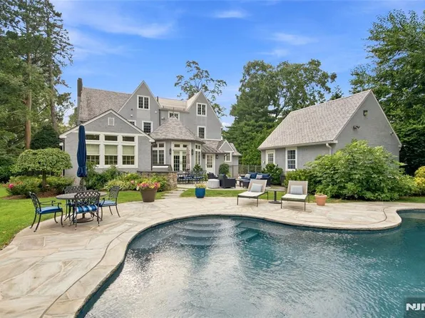 295 Hamilton Ave, Glen Rock, NJ 07452