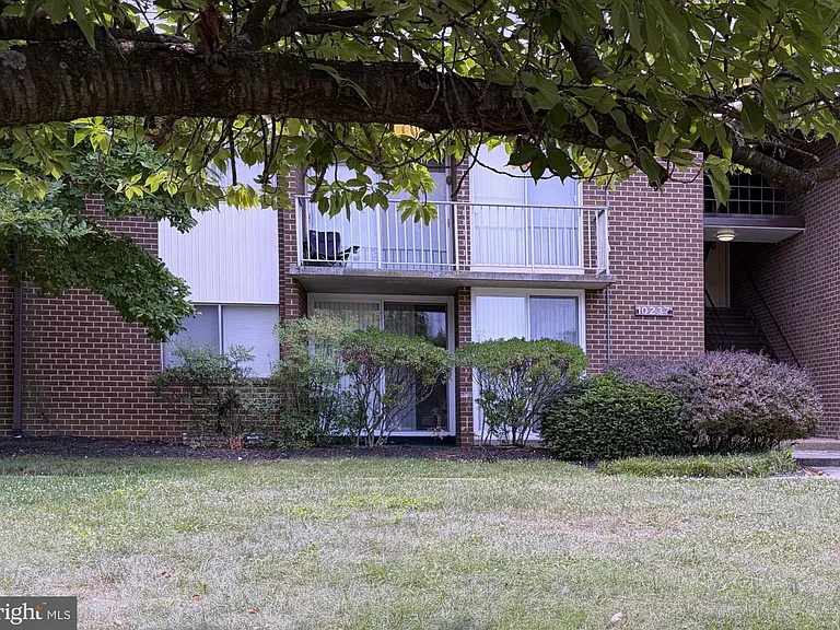 10237 Prince Pl #25-105 — Photo 2
