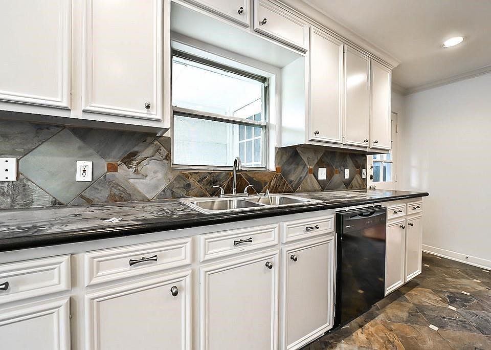 1st image of 5111 Creekbend Dr