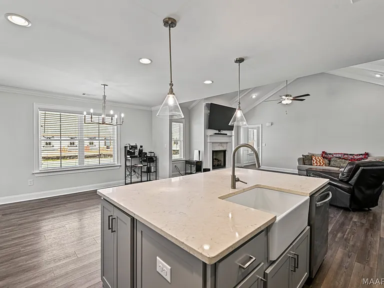 761 Harbin Dr — Photo 12