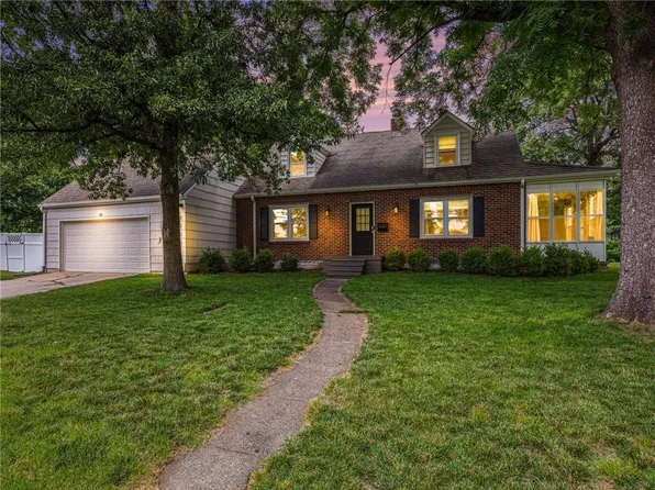 3500 W 77th St, Prairie Village, KS 66208