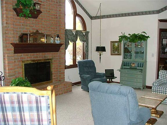 4th image of 765 Stonemill Dr