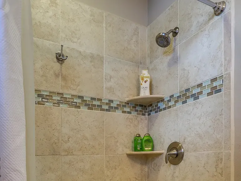 2033 University Blvd S — Photo 28