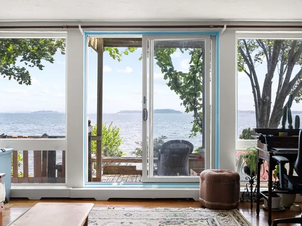 23 Thomas St, Quincy, MA 02169