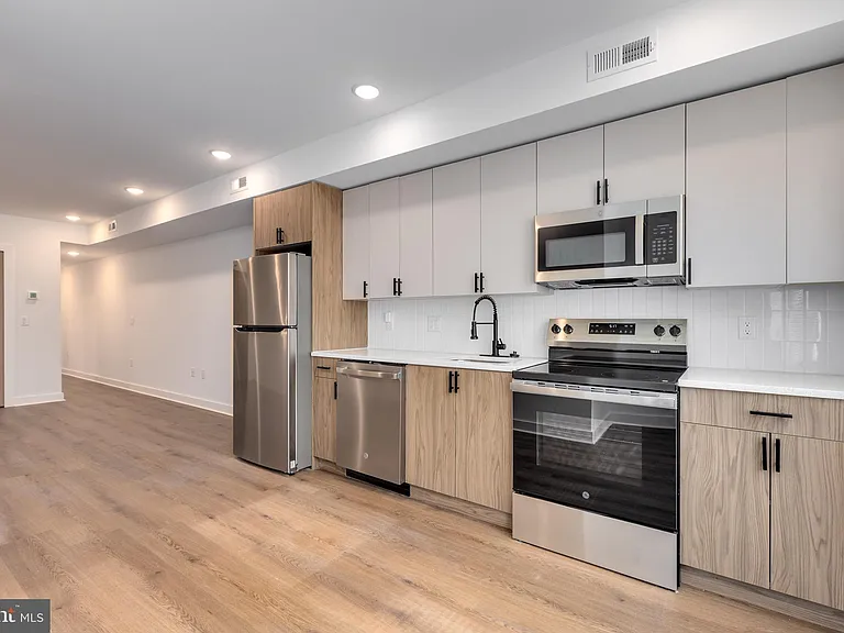 1917 W Susquehanna Ave #1 — Photo 1