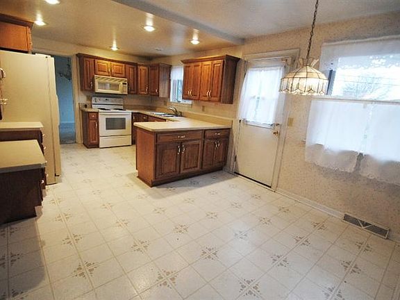 5th image of 738 Meadow View Dr