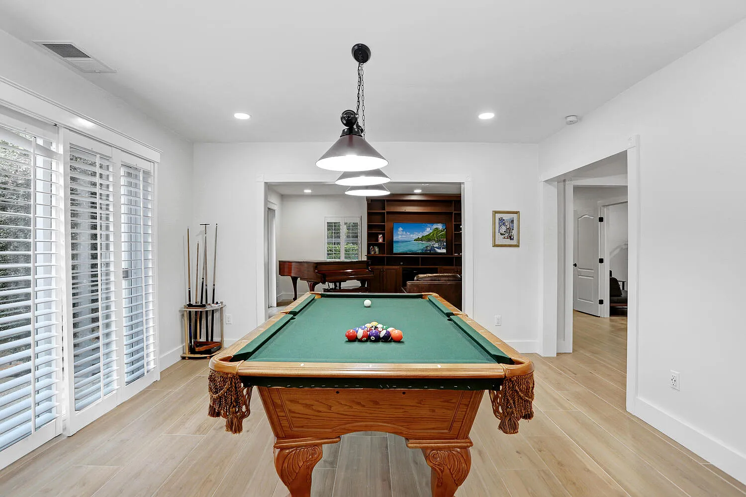 4 bed, 4024 sqft, $8,300 — Photo 3