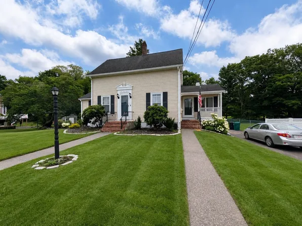 422 Main St, Groveland, MA 01834