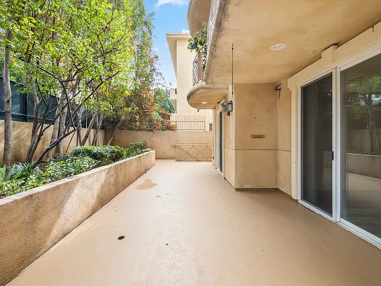 2306 Fox Hills Dr — Photo 12