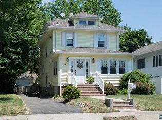 20 Forest Pl, Rochelle Park, NJ 07662