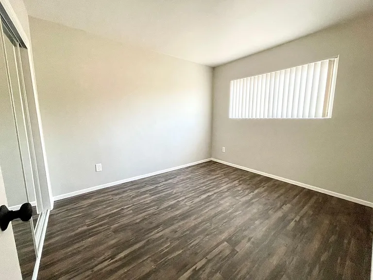 1144 N Mollison Ave — Photo 13