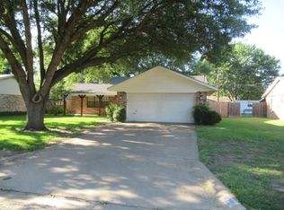 429 Martin St, Bonham, TX 75418