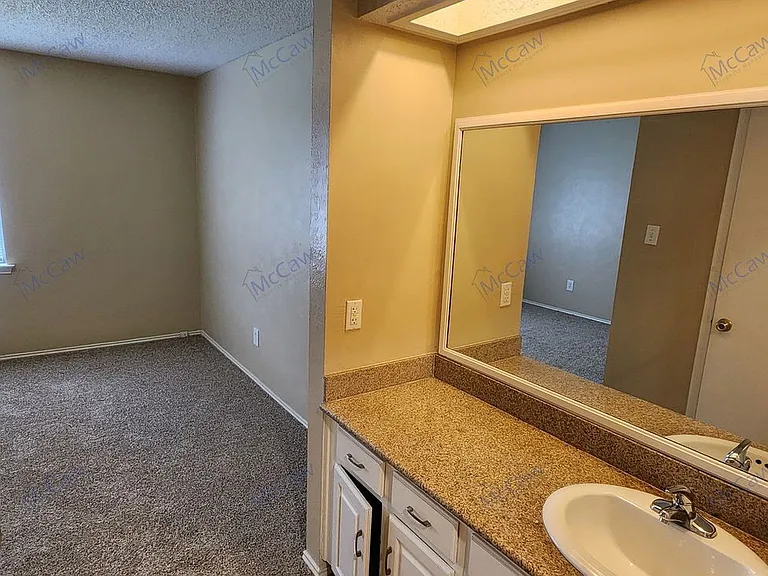 2204 Oak Hill Dr — Photo 20