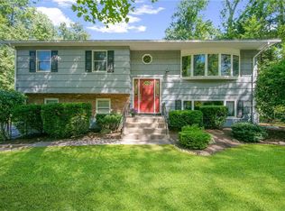 7 Old Brick Rd, New City, NY 10956