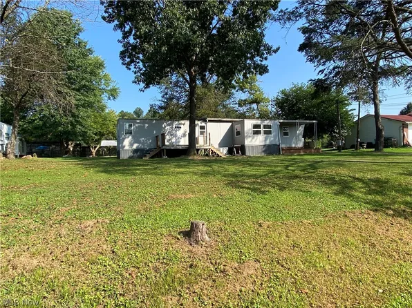 133 Sharon St, Mineral Wells, WV 26150