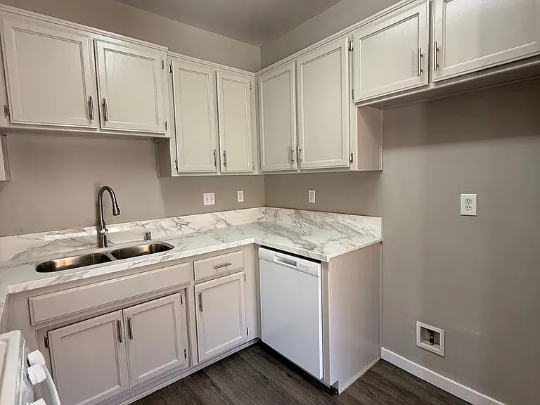 Yellow Meadow Ct 548 — Photo 14