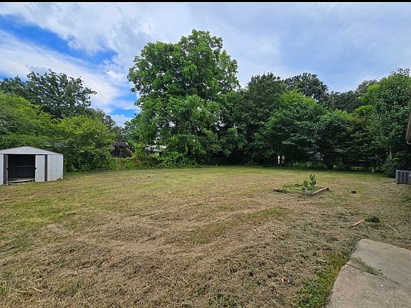 2nd image of 10 Lindsey Dr NW