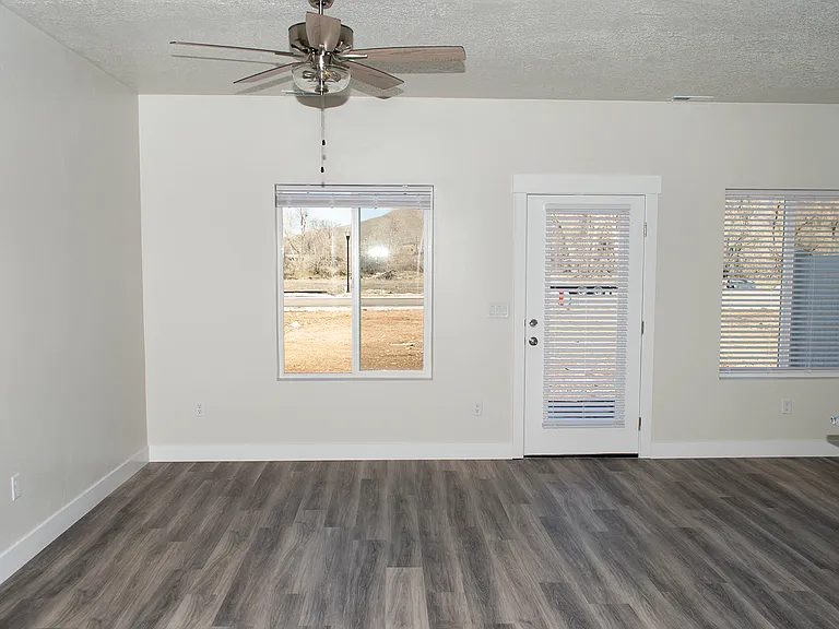 382 N 100 W #1 — Photo 23