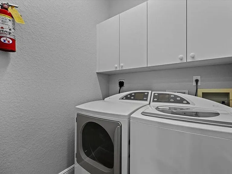 4902 Vine Cliff Way E — Photo 17