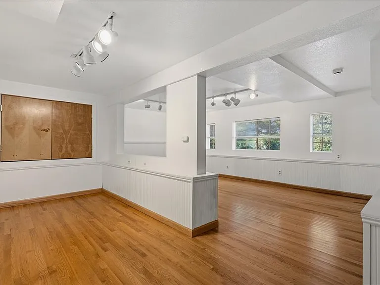 930 Valley View Dr — Photo 15
