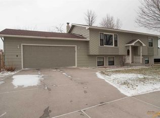 717 Seahawk Dr, Rapid City, SD 57701