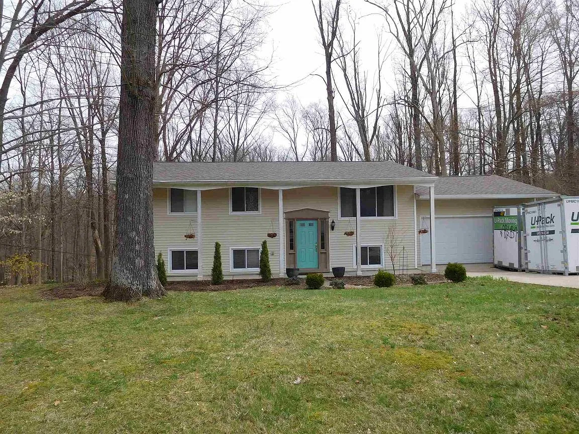 1604 E Woodland Dr photo 1