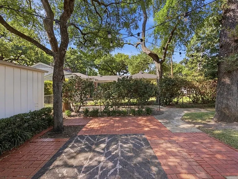 329 Eastwood Ave — Photo 33