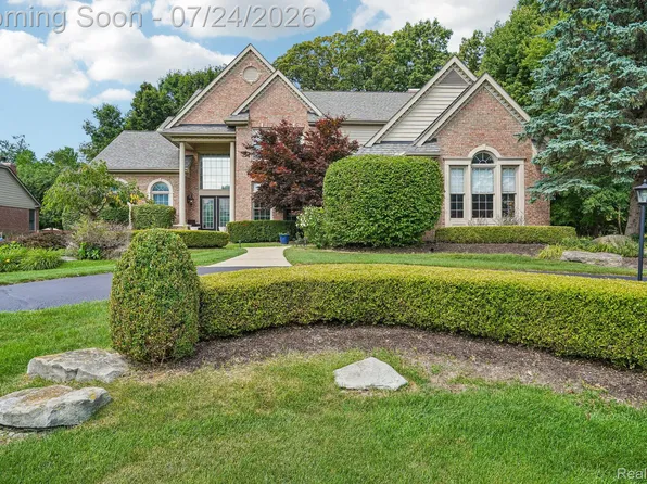 4500 Boxwood Ct, Rochester, MI 48306