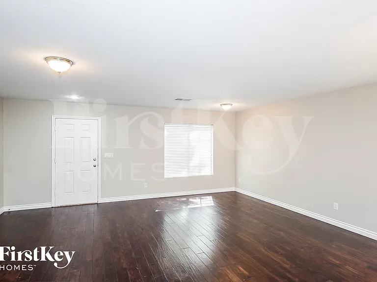4904 Naff Ridge Dr — Photo 2
