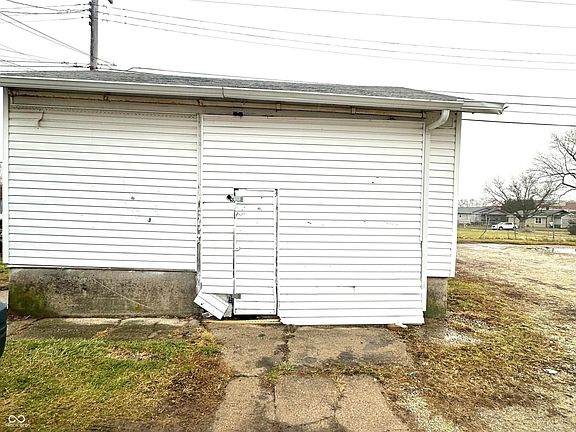 4th image of 2207 S Walnut St