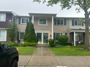 13410 Denver Cir N #140, Sterling Heights, MI 48312