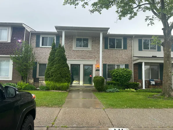 13410 Denver Cir N #140, Sterling Heights, MI 48312
