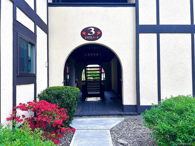 3 Loudon Dr #6 — Photo 3