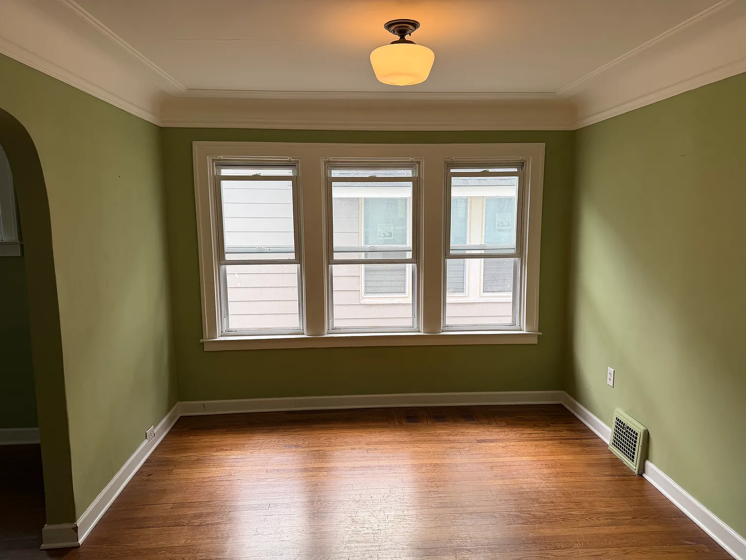 4 bed, 1.5 bath, 1281 sqft, $2,500 — Photo 4