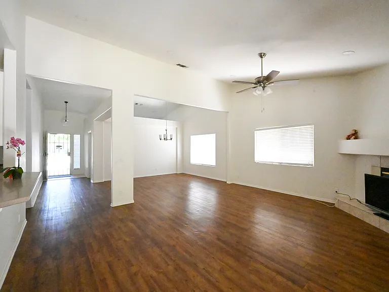 4208 Grandview Dr — Photo 6